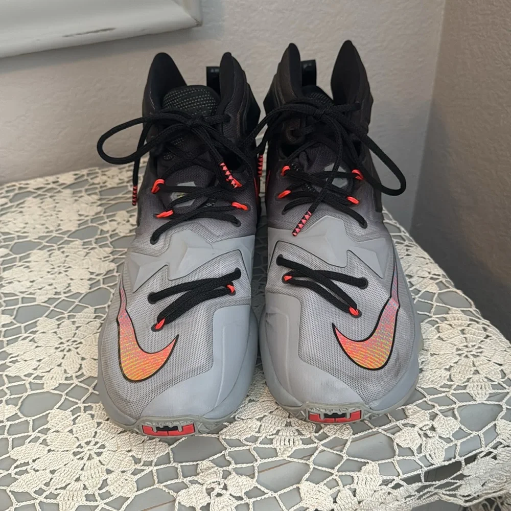 Lebron James NIKE ON COURT XIII size 11 shoes men’s - Picture 2 of 7